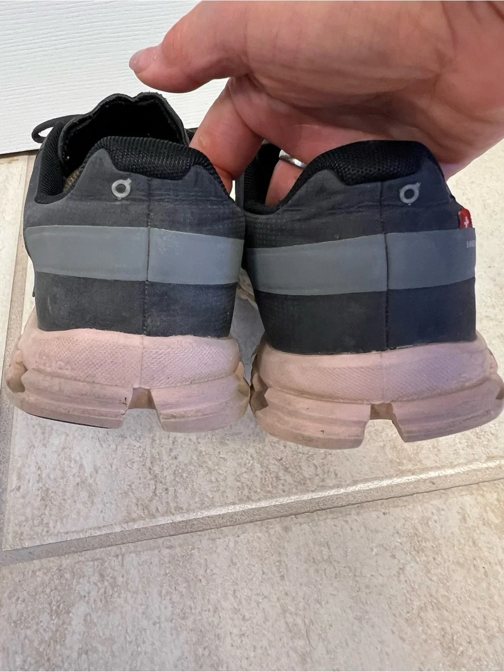 On Running Cloudflow shoes in Rock Grey Rose CloudTec cushioning comfy size 6.5M